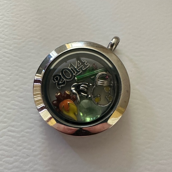 Origami Owl Medium Circle Pendant with Charms - Picture 2 of 2